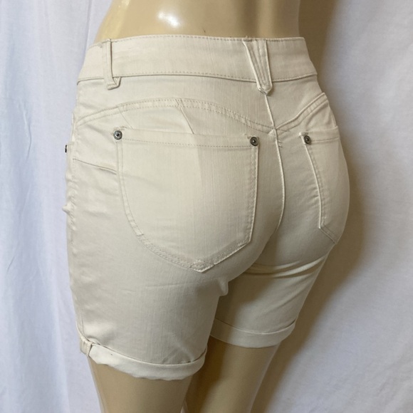 SALE!!! DEMOCRACY Jeans Women’s Tummy Control Size 4 Beige Shorts 7” Inseam NWOT - Picture 6 of 6